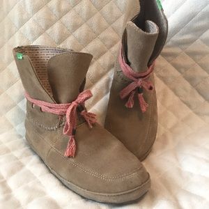 Sanuk Boots